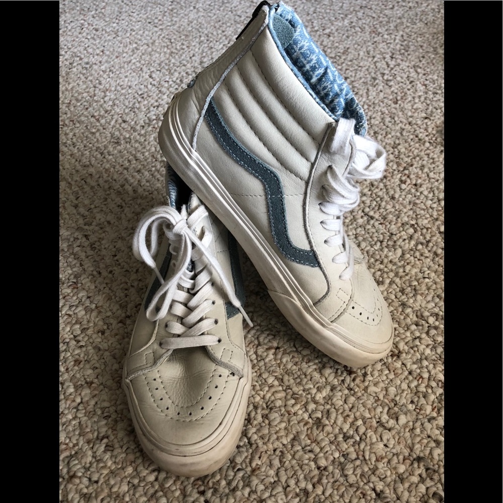 VANS hi-tops Awesome pair of skate shoes Sz 5.5/7